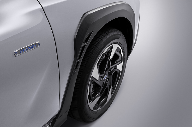 Subaru Crosstreki esiratas koos õhukanaliga parema aerodünaamika saavutamiseks.