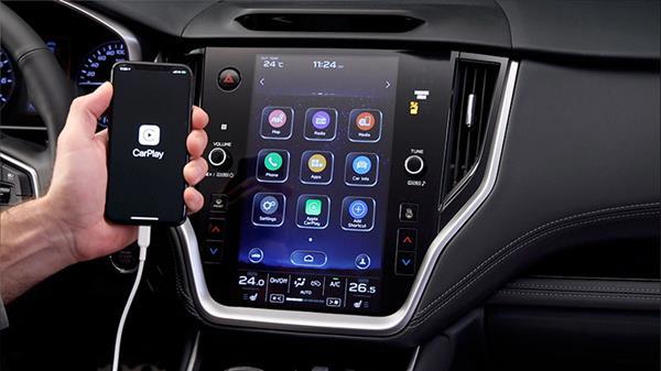 Subaru puuteekraanil kuvatakse Apple CarPlay rakendustega nagu Kaardid, Muusika ja Sõnumid.