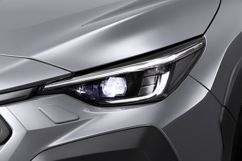 Lähivaade Subaru Crosstreki esituledele LED-tehnoloogiaga.