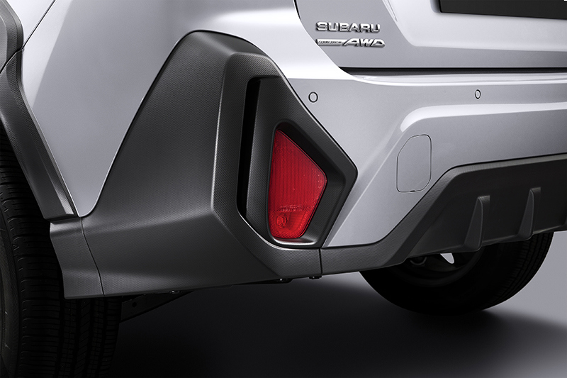 Lähivaade Subaru Crosstreki tagumisele kaitserauale.