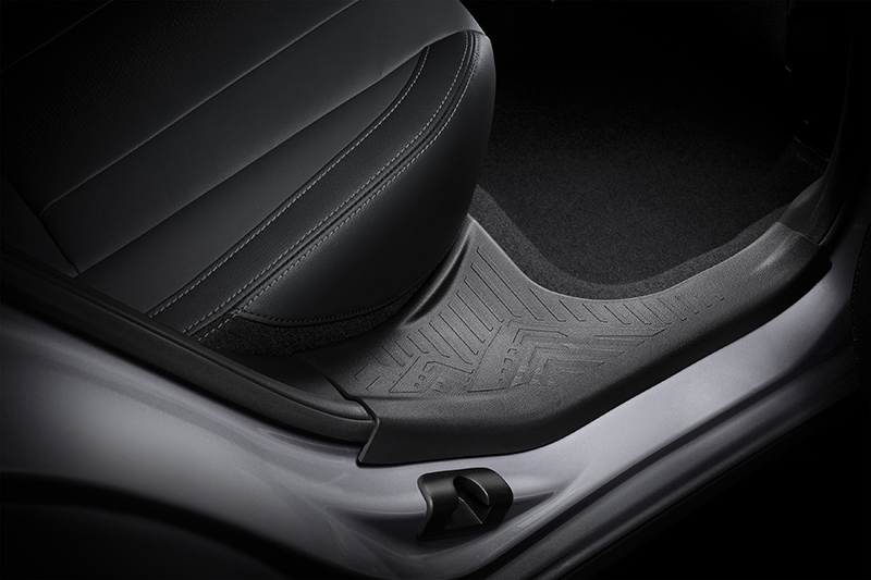 Stiilselt kujundatud sissepääs Subaru Crosstreki reisijateruumi.