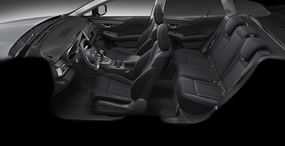 Subaru salong kangaskattega istmetega.