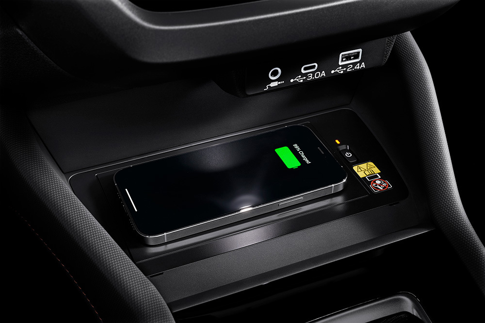 Subaru Forester juhtmevaba laadimisega – mugav ja juhtmeteta lahendus, mis hoiab telefoni laetuna kogu reisi vältel.