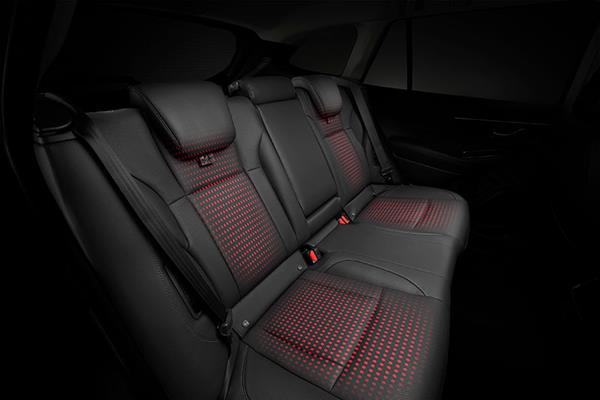 Illustratsioon, mis näitab aktiivseid soojendustraate Subaru tagaistmetes.