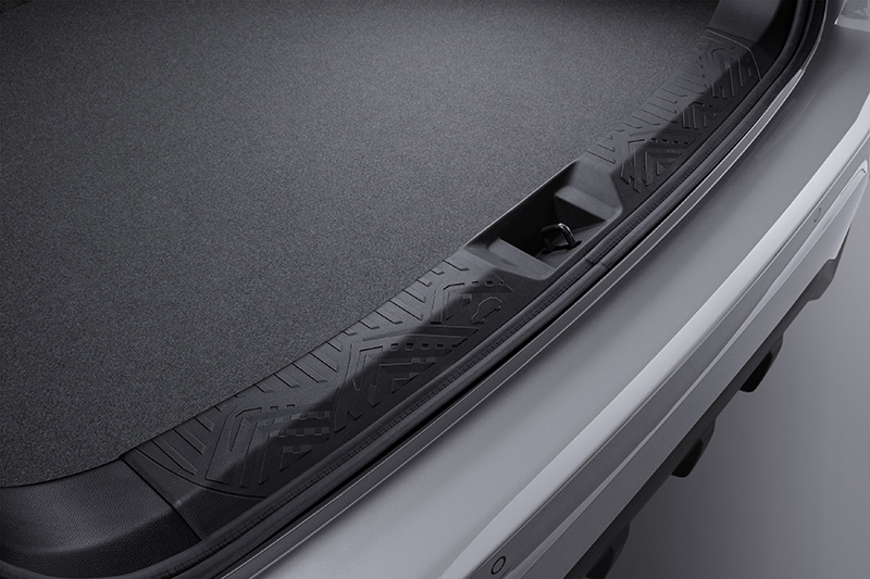 Lähivaade Subaru Crosstreki pagasiruumi servas asuvale kaitseliistule.