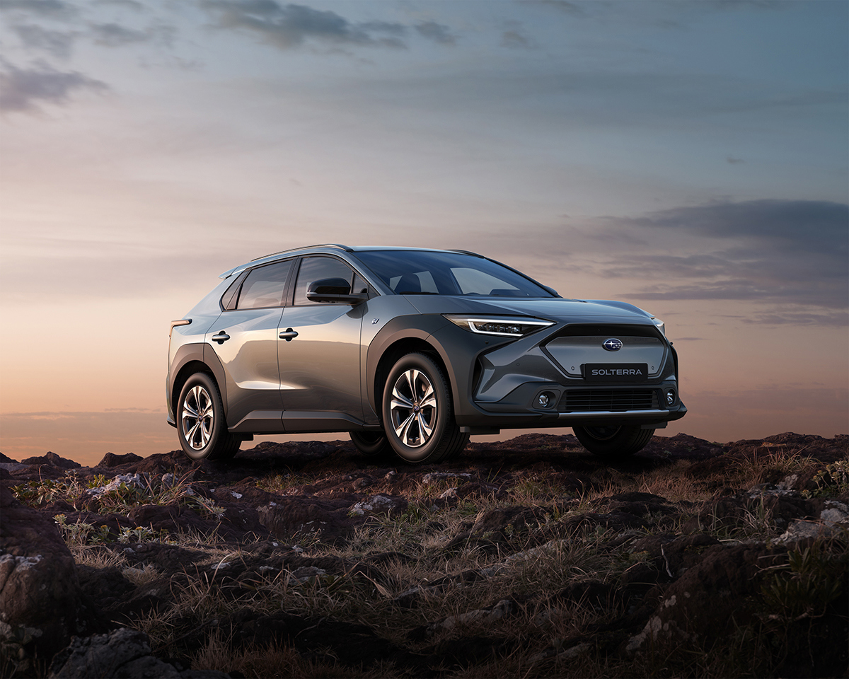 Subaru Solterra päikeseloojangul – elektriauto, mis ühendab disaini, jätkusuutlikkuse ja seiklused uuel tasemel.
