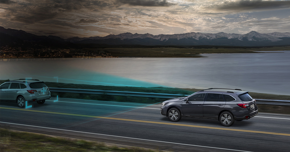 Subaru EyeSight-juhiabisüsteemiga maanteel – sinine kolmnurk näitab, kuidas stereokaamerad tuvastavad ümbrust, suurendades ohutust, mugavust ja reageerimisvõimet.